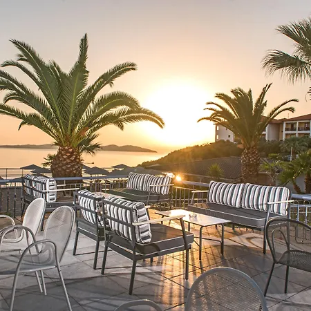 阿卡拉托斯海滨酒店 4*