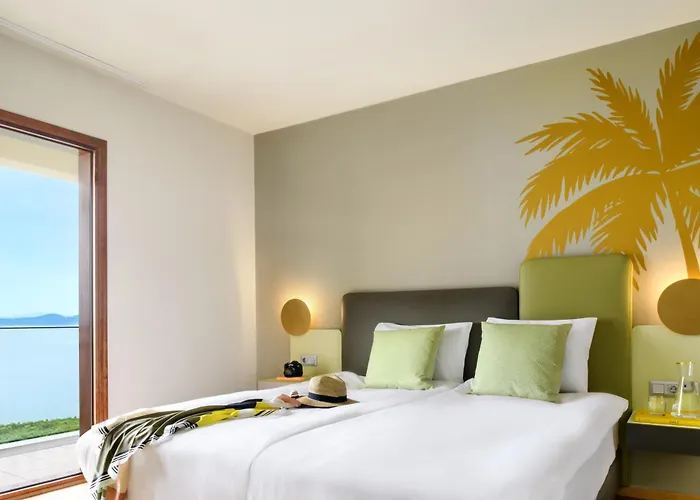 Akrathos Hotel 4*