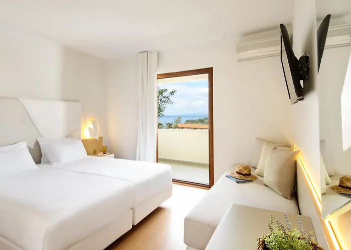 Akrathos Отель 4*